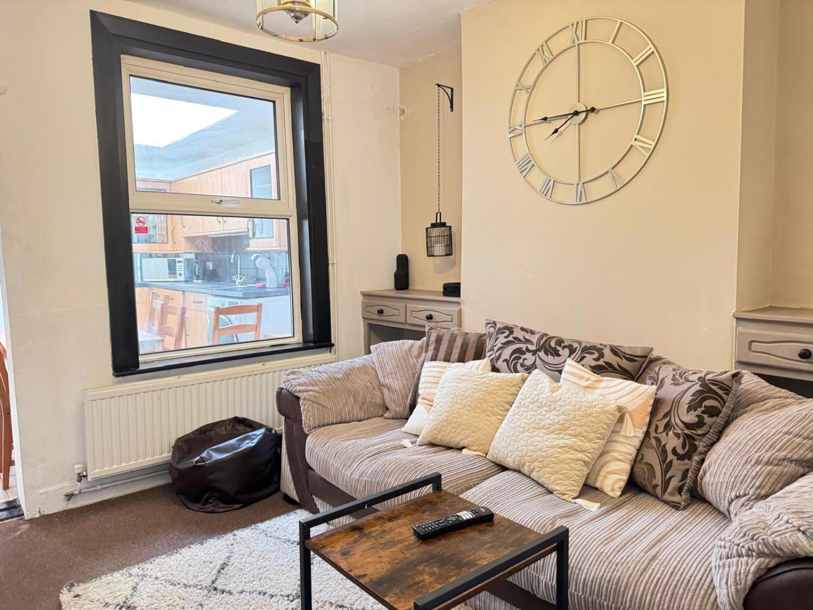 Lovely Dog Friendly, 3 Bed Home Sleeps 8, With Parking & Fenced Garden Work Contractor Leisure, Jasper CBG Buitenkant foto